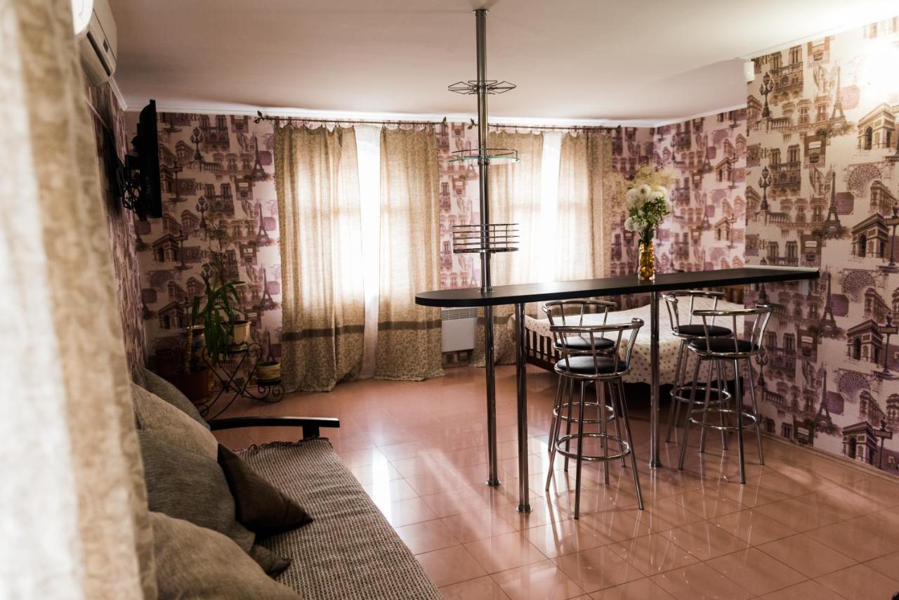 Golden Park Apartments Uman Bagian luar foto