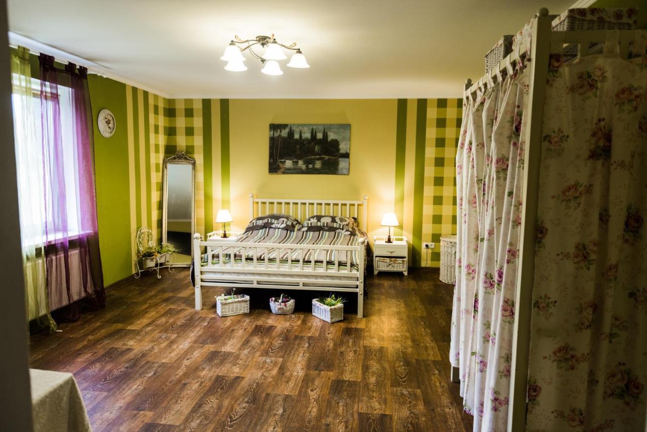 Golden Park Apartments Uman Bagian luar foto