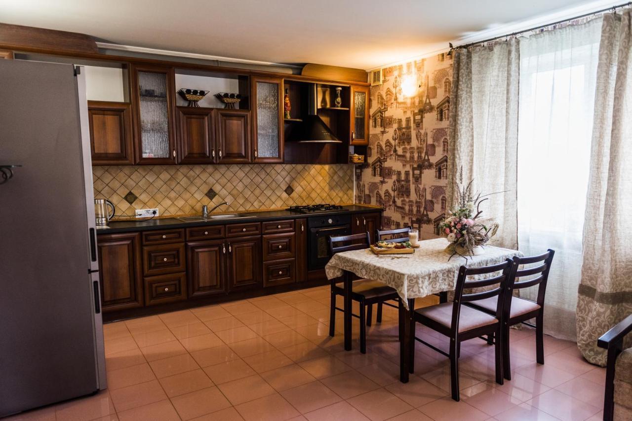 Golden Park Apartments Uman Bagian luar foto