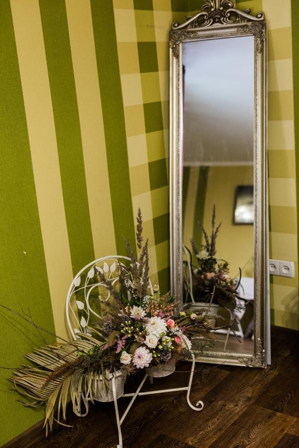 Golden Park Apartments Uman Bagian luar foto