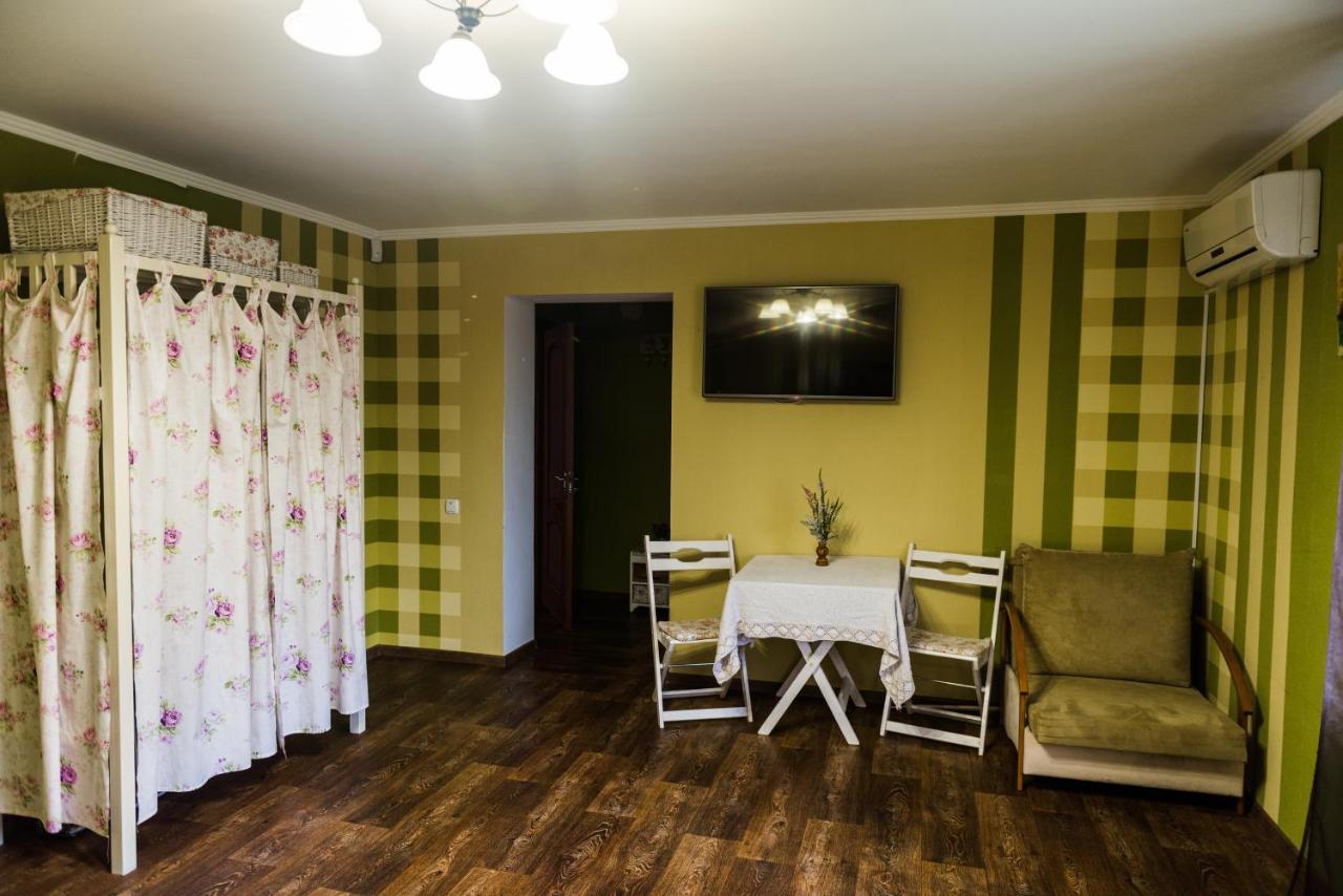 Golden Park Apartments Uman Bagian luar foto