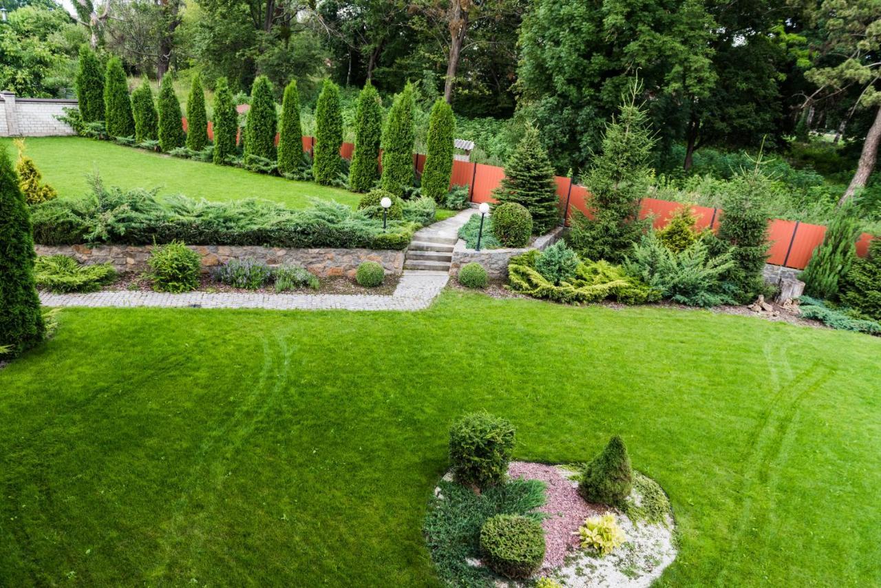 Golden Park Apartments Uman Bagian luar foto