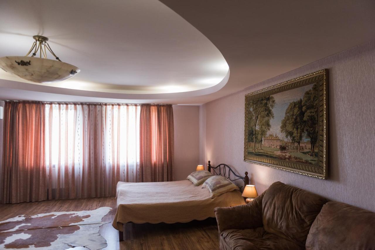 Golden Park Apartments Uman Bagian luar foto