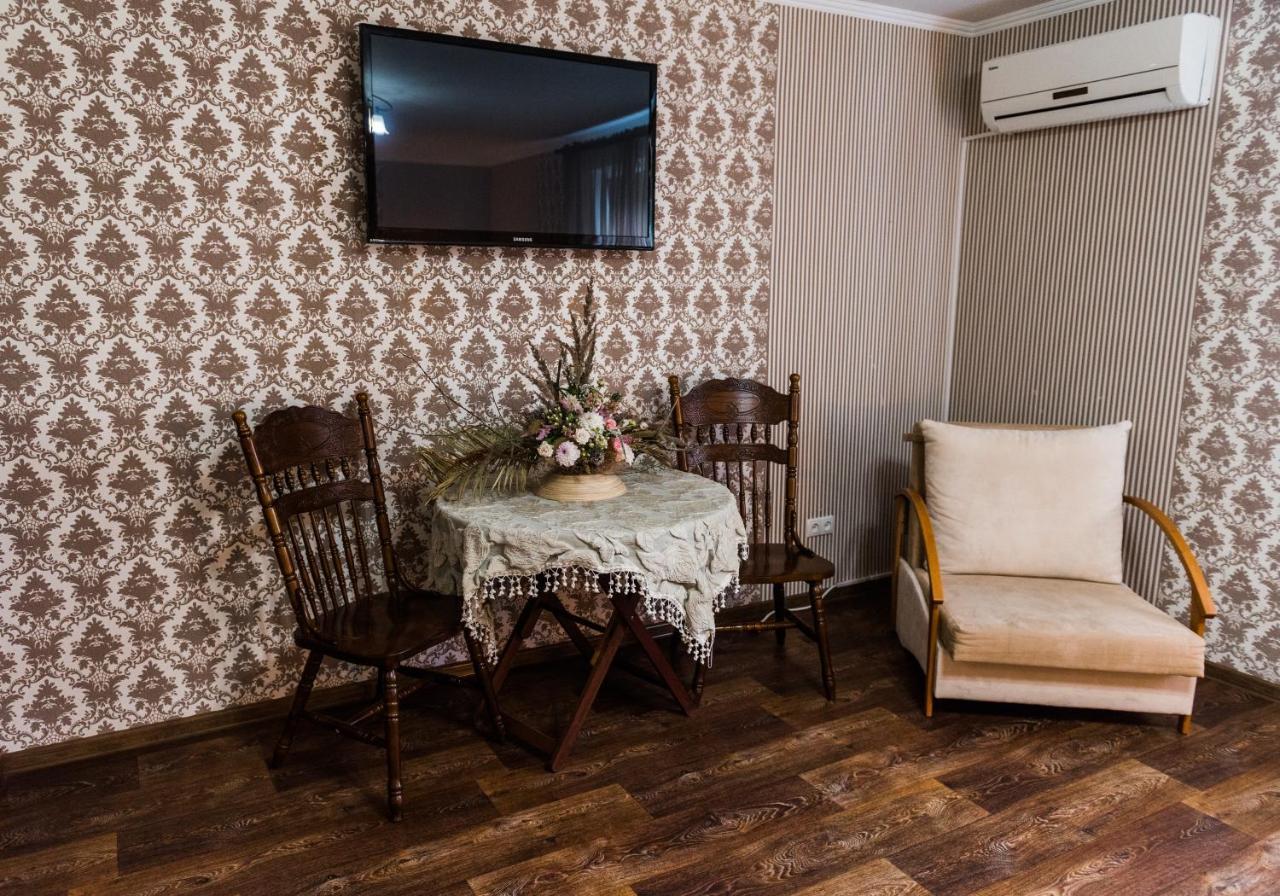 Golden Park Apartments Uman Bagian luar foto