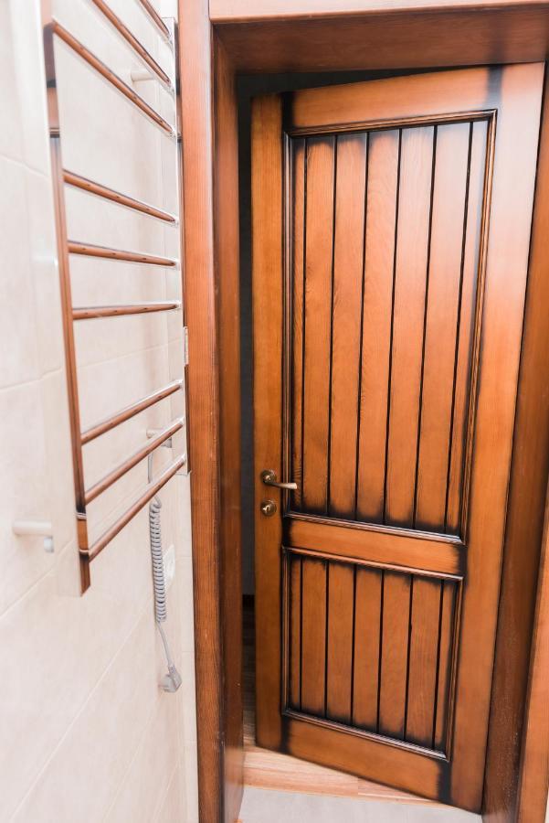 Golden Park Apartments Uman Bagian luar foto