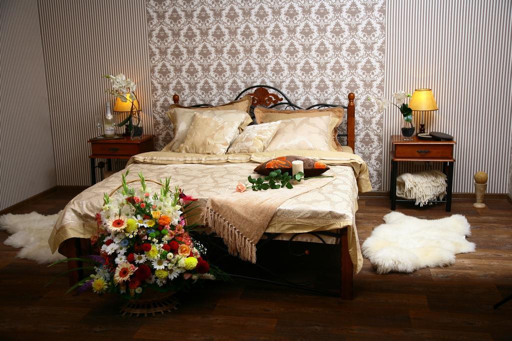 Golden Park Apartments Uman Bagian luar foto